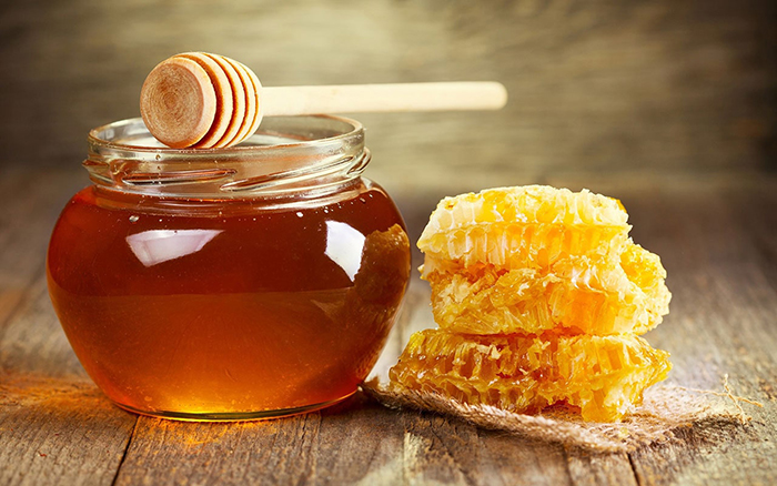 Mật ong được sử dụng làm mẹo chữa mặn cho món cá kho