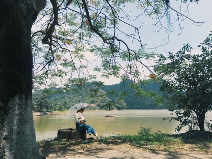 Hồ Quan Sơn sở hữu phong cảnh thơ mộng, yên bình